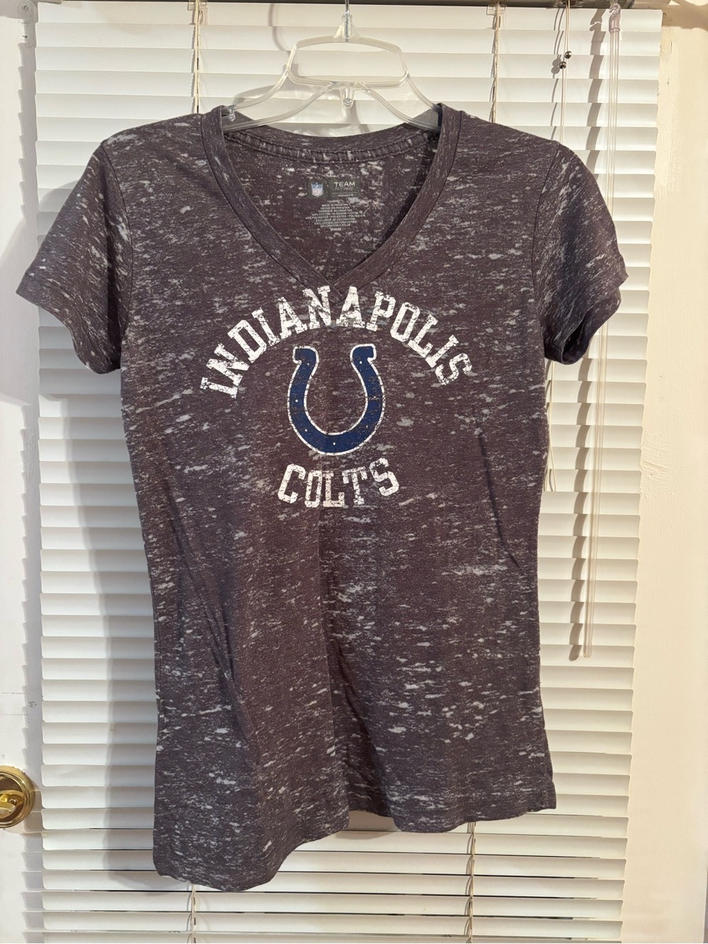 Team Apparel Women's Gray Indianapolis Colts Burnout V-Neck Tee